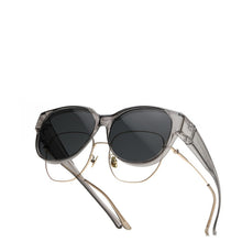 Load image into Gallery viewer, Tortoiseshell sunglasses are specially designed for driving to prevent polarition and protect women from the sun
